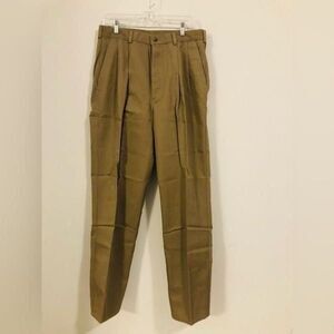 ST Johns Bay khaki Wear wrinkle free 100% Cotton men’s pleated pants 34w34L